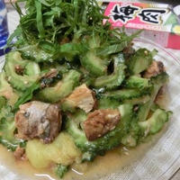 塩もみゴーヤをワタごと♪　さばの味噌煮缶のゴーヤ梅サラダ