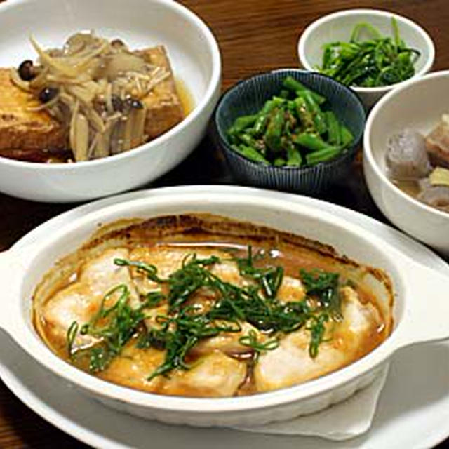 地味なメシやのに用意はバタバタ