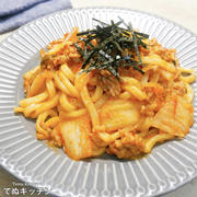 調味料２つだけとは思えない美味しさ！！全部入れてレンジでチンだけ！『豚キムバターうどん』の作り方