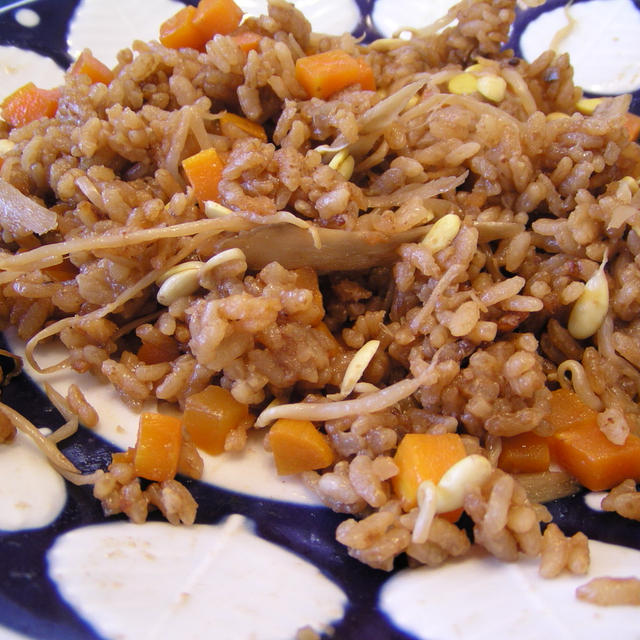 豆モヤシと干しエビの味噌飯