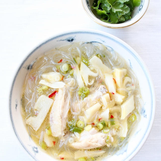 旨いな〜…な【ミエン・マン・ガー（鶏と筍の春雨スープ）】ベトナム料理