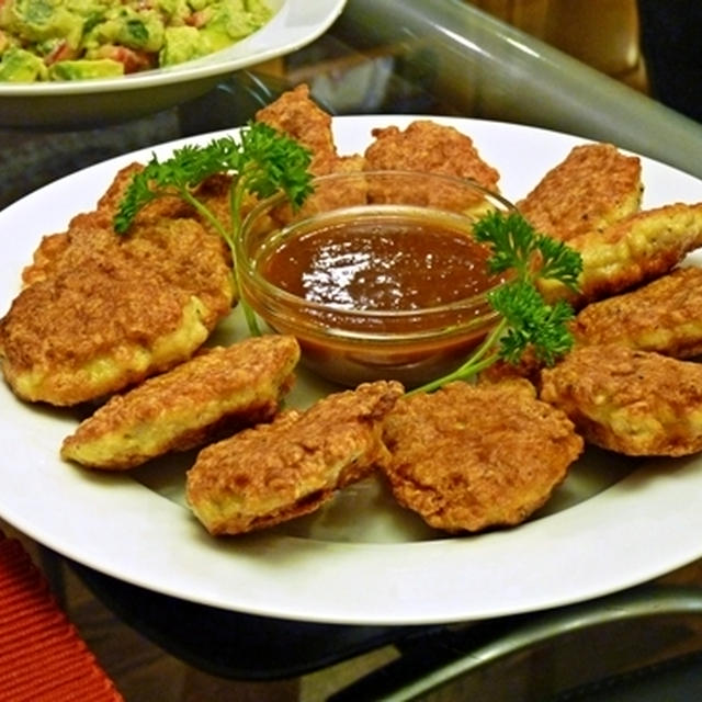 チキンナゲットとダブルアボカドメキシカンサラダ