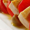 焼き豆腐とトマトのイタリアンサラダ：トマトの果汁とオリーブオイルだけのカナッペ風