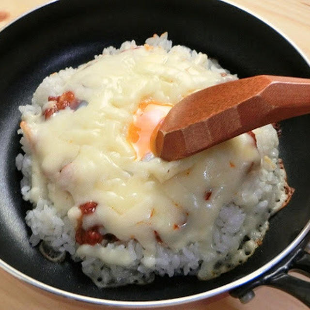 フライパンひとつでできる ミートソースを使った卵チーズご飯 By ぎんもくさん レシピブログ 料理ブログのレシピ満載