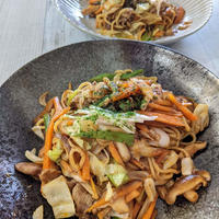【あとラクミストと野菜たっぷりナポリタンみたいな焼きそば】こびりついた油汚れに「あとらくミスト」