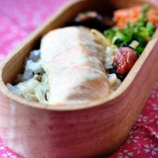 ルクエで鮭のバーニャ蒸し丼弁当。