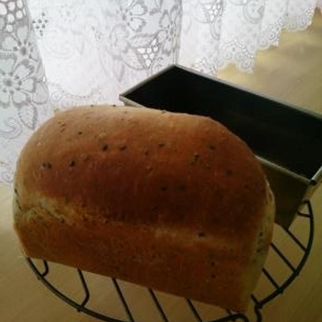 黒ごまミニ食パン♪ハンバーグサンド・メープルバタートースト♪