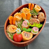 本日のお弁当はたんぽぽおいなりさん