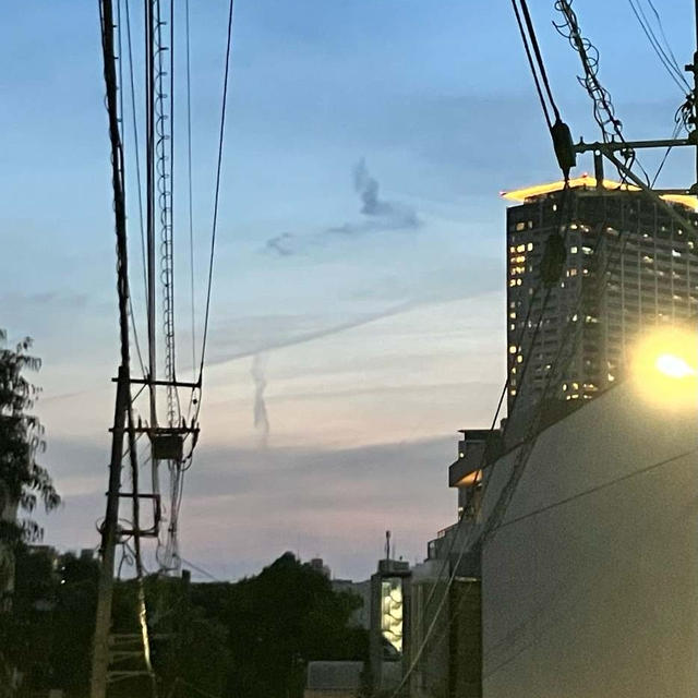 西郷山公園横の空　不思議な雲