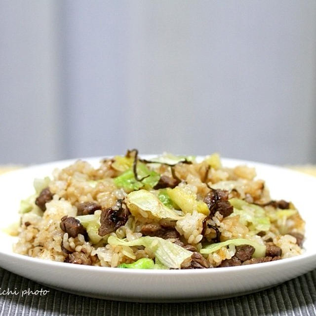 塩昆布がポイント「ビーフガーリックピラフ」＆「日清 麺職人」