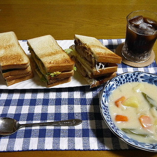 【夕食】サンドイッチ3種・クリームシチュー…