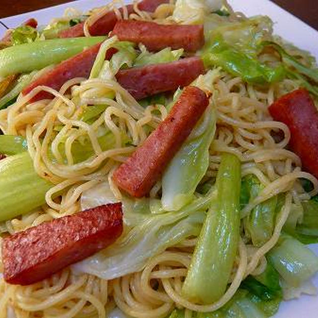 まるちゃん塩焼そばで「スパムの塩焼きそば」