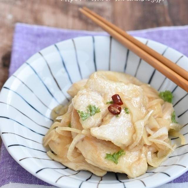 材料は鶏むね肉と玉ねぎ♪つるんとやわらか♪鶏むね肉の南蛮漬け