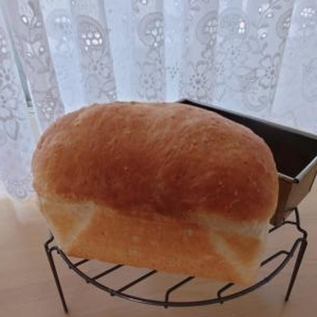 ”塩麴白ごまミニ食パン”🎵