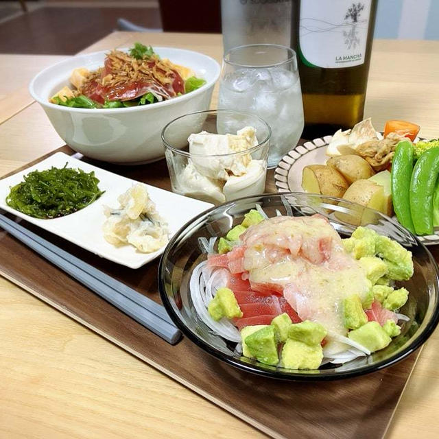 マグロハラミとアボカド青柚子胡椒塩麹和え　の献立。
