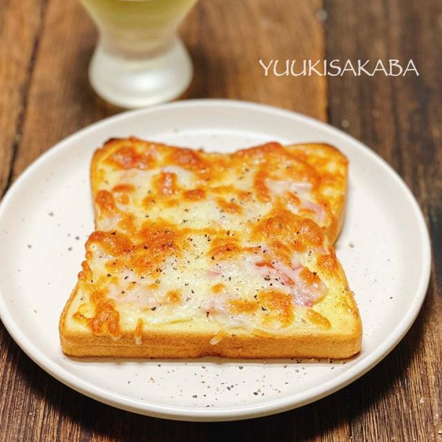 サクッと手軽に♪ ワインにも合う！ベーコンチーズトースト