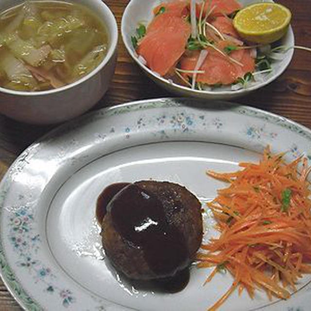 二女リクエストのハンバーグと白菜のスープ