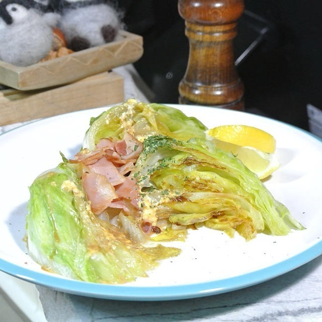 焼きレタスとベーコンのサラダ