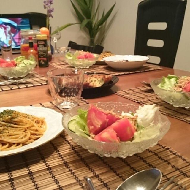 ボロネーゼとガーリックトーストの簡単夕食