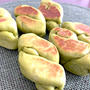 新緑の季節にお茶とも合う「和の抹茶ツイストパン」レシピのご紹介です