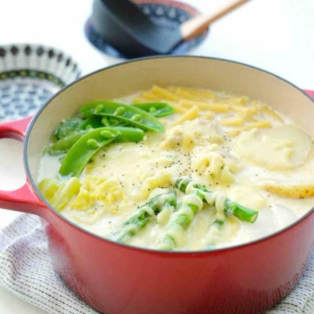 今日は寒い！＊マカロニ入り春野菜と鶏肉のミルクチーズスープ＊﻿で温まりましょう♡