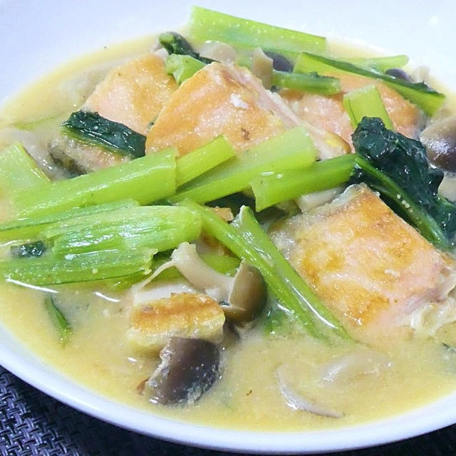 鮭と小松菜の味噌煮｜レシピ・作り方