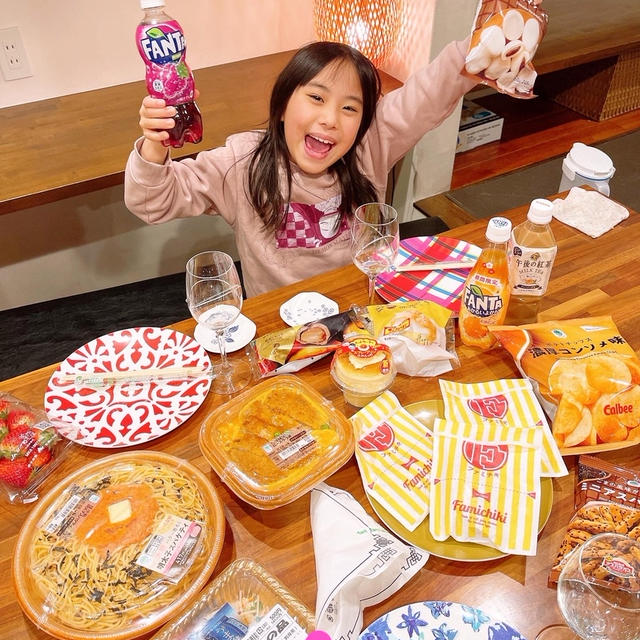 映画パーティーはファミマごはんにしました〜！！