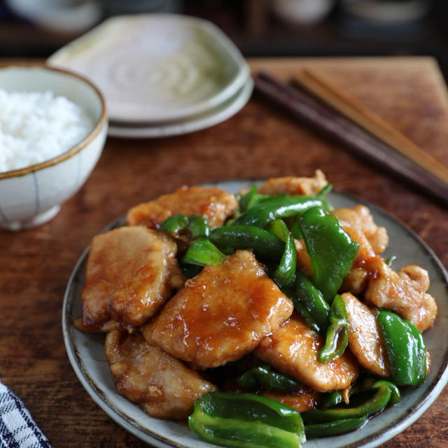 ご飯によく合う！鶏むねピーマンのチンジャオ炒め