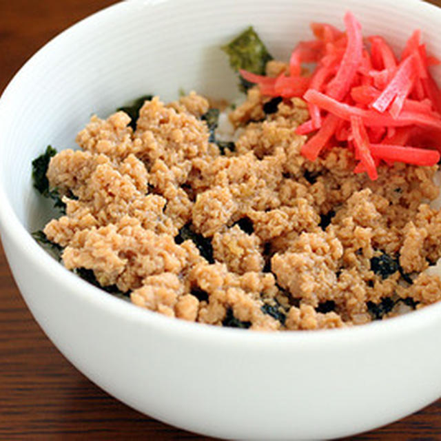 鶏そぼろで簡単昼ご飯