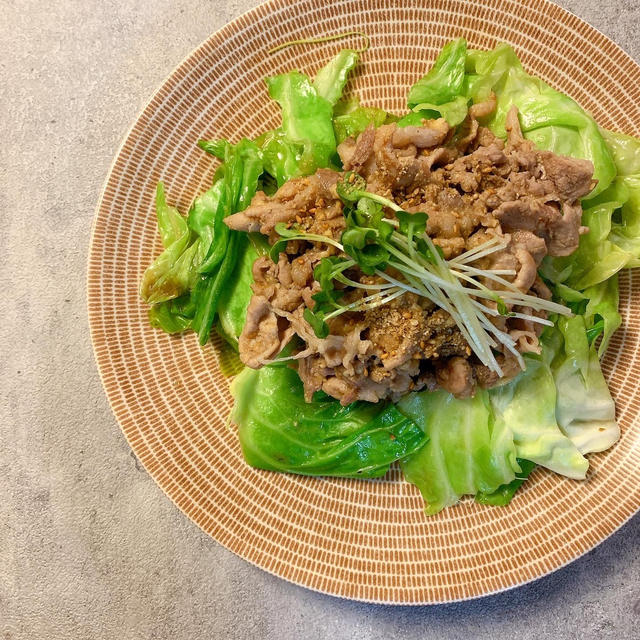 簡単！キャベツと豚肉の胡麻味噌あえ