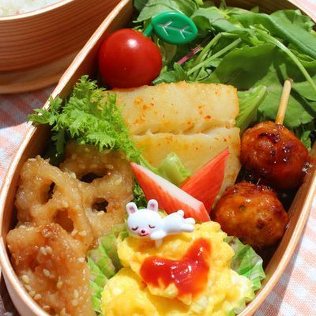 普通弁**レンコンの甘辛炒めとスクランブルエッグのお弁当