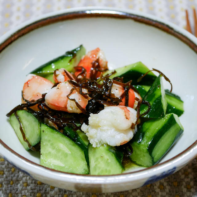 副菜にぴったり「海老ときゅうりの塩昆布サラダ」&「たまにはチキンラーメン大盛り」