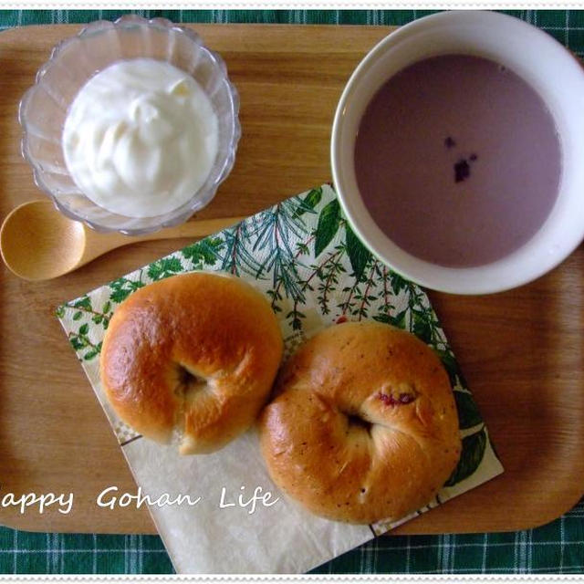 もち。むぎゅ。むち～～なベーグル。ぱっくり～～～で、Good　Morning！