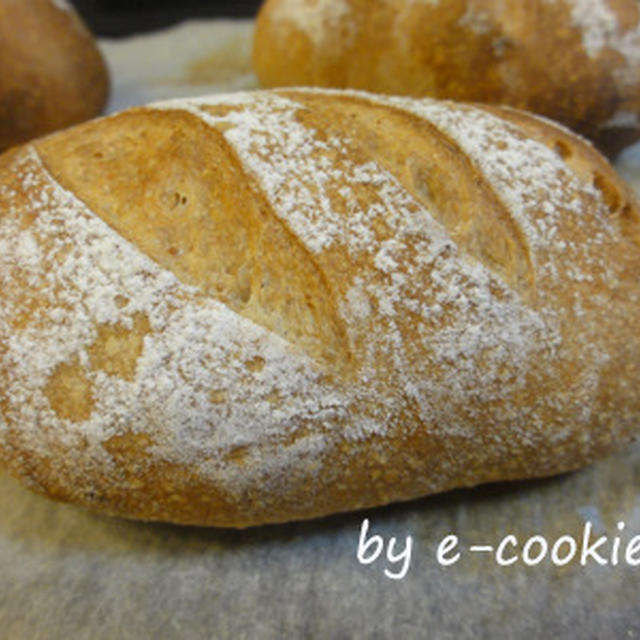 Graham Bread （レーズン自家製天然酵母の全粒パン）