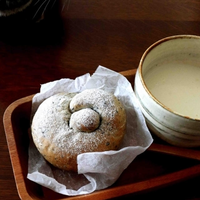 胡麻パンとスープ・・にゃ♪