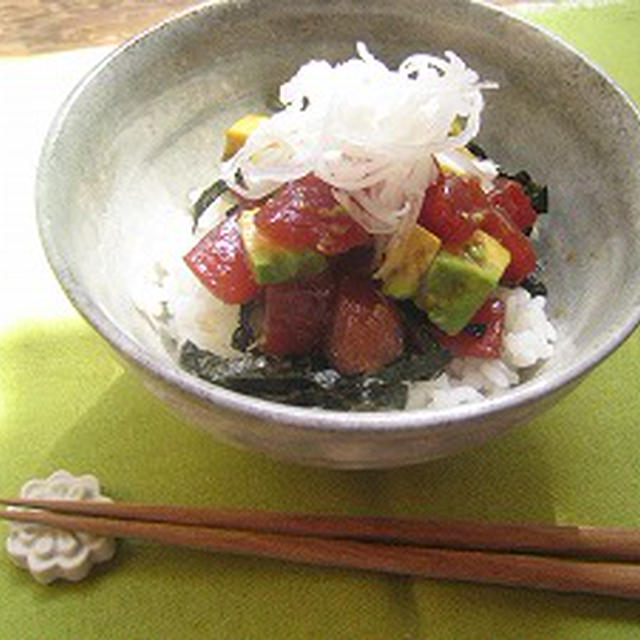 まぐろとアボカドのタルタル丼