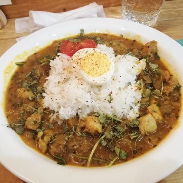 デザイン事務所でスパイスカレーなんてシャレてる！六文舎喫茶部