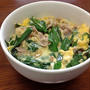 昼ご飯に「豚ニラ玉子とじ丼」