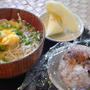 あったかにゅうめんとかつお味噌おにぎり。