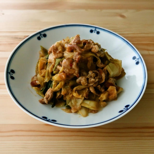 キャベツと豚肉のにんにくみそ炒め
