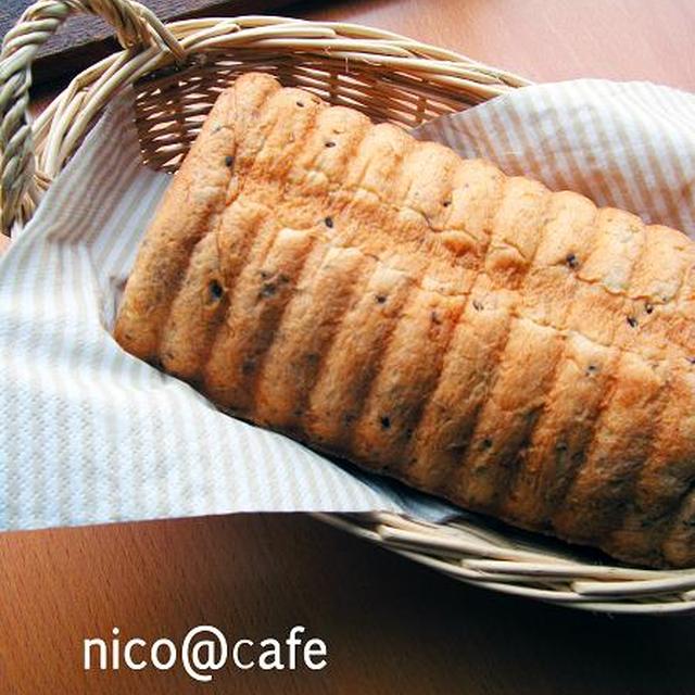 蜂蜜入り白黒ゴマパン　〜でサンドイッチブランチ