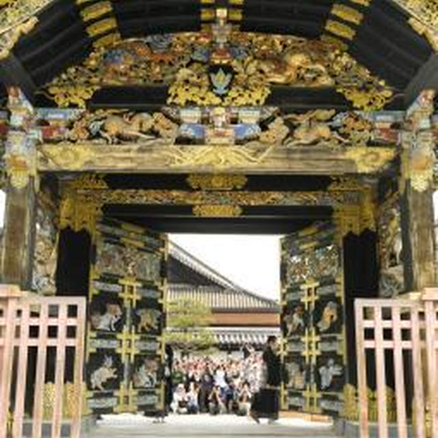 　国宝「唐門」が３４年ぶりにあけられました！！