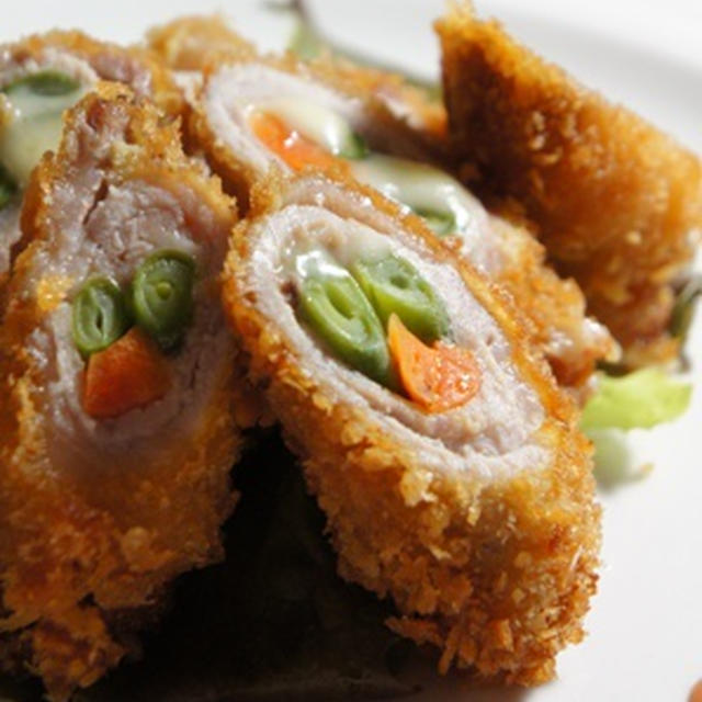 豚の野菜チーズ巻きフライ