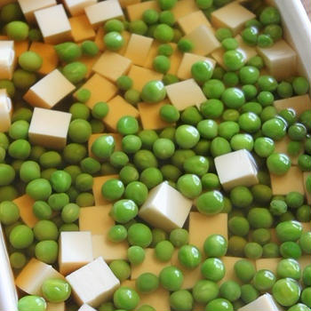 【春の副菜】グリンピースと絹豆腐のおひたし｜やさしい味わいの簡単レシピ