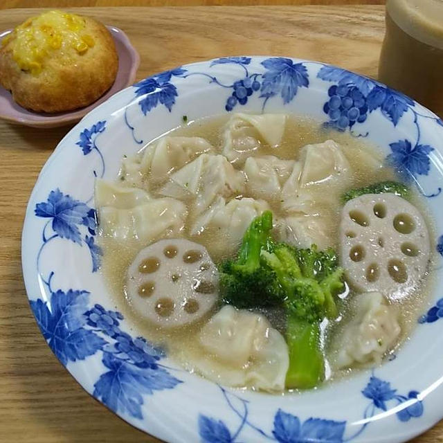 水餃子のスープとパン