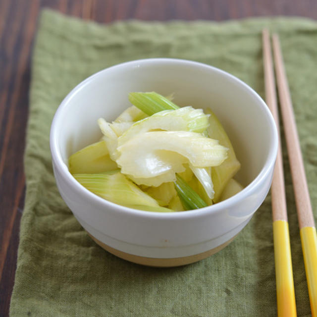 セロリの甘酢漬け。【セロリだけ・食べやすい・作り置き】と魚献立の日。