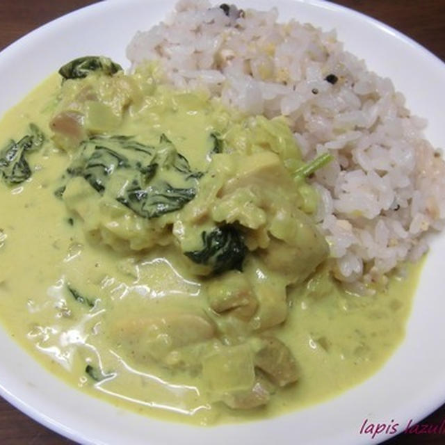 チキンとほうれん草のココナッツカレー