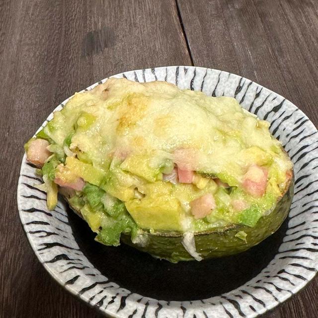 【フルーツ料理】アボカドチーズボートでちょこっとおつまみ