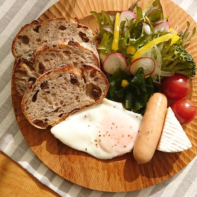 ＊くるみとレーズンのカンパーニュ＊