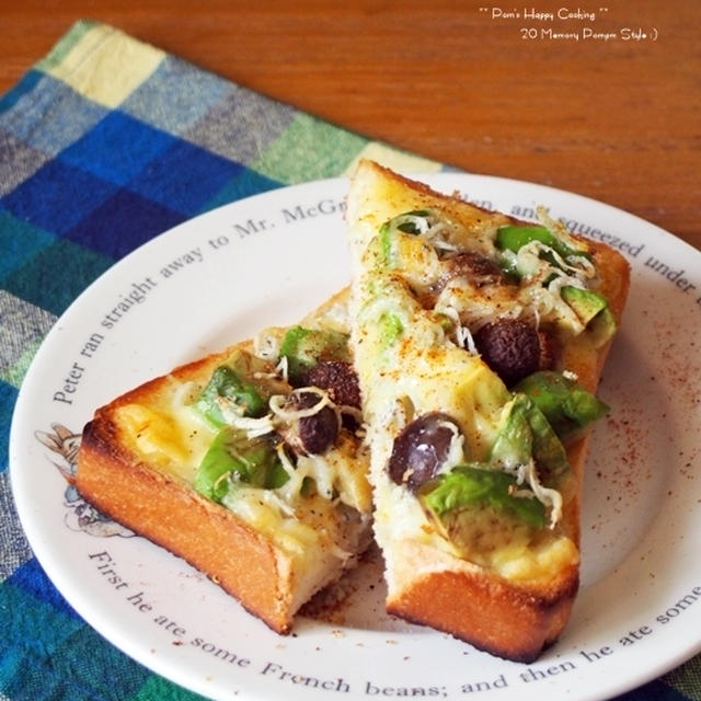 アボカド と 旨味茸 と しらす の マヨチートースト。